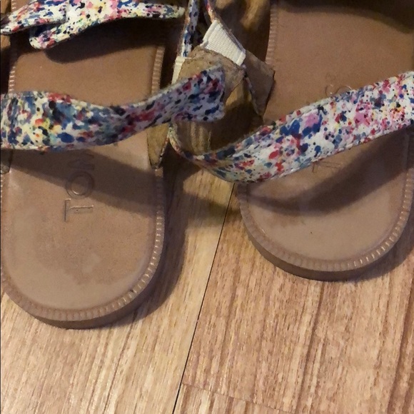 Toms Youth Paint Splatter Sandals - Picture 3 of 6